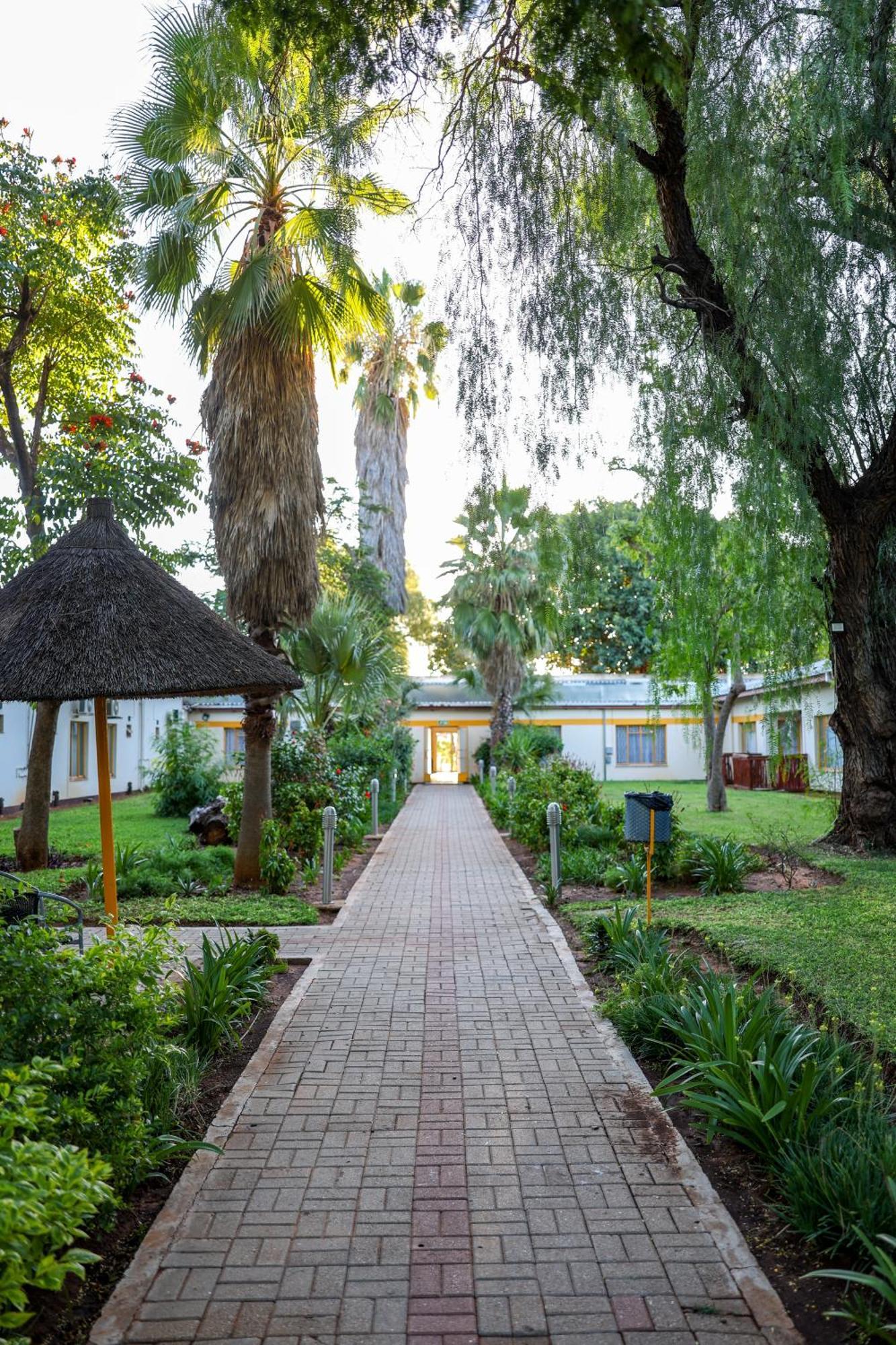 Cresta Botsalo Hotel Palapye Exterior photo