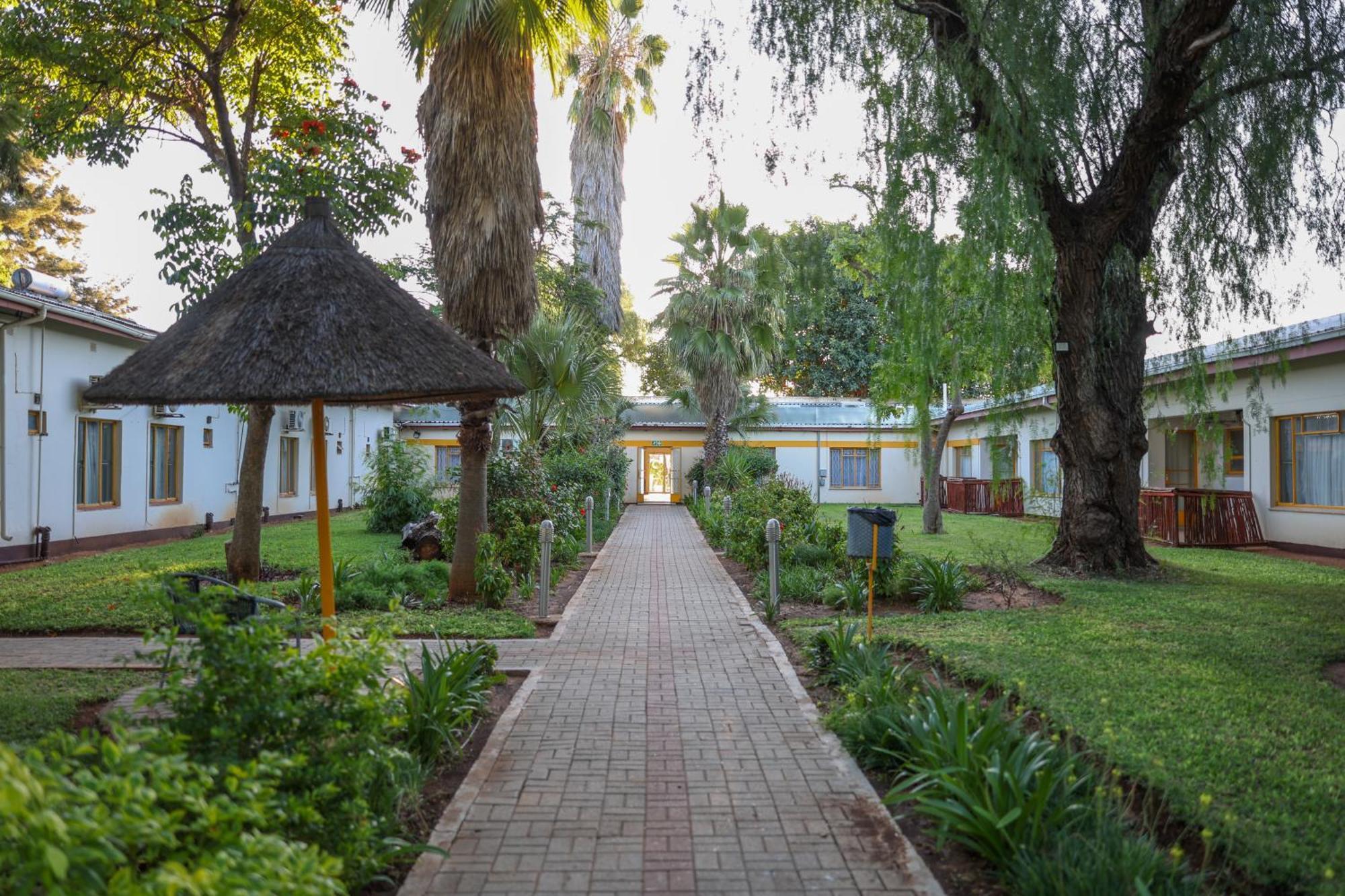Cresta Botsalo Hotel Palapye Exterior photo