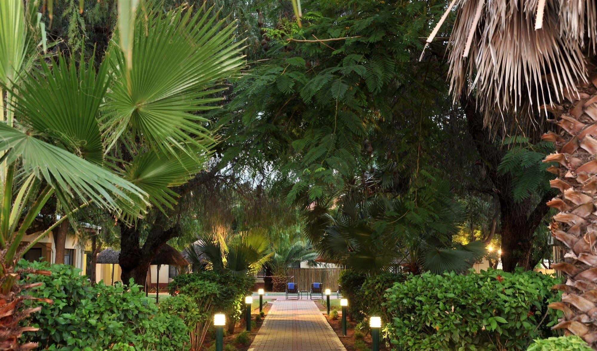 Cresta Botsalo Hotel Palapye Exterior photo