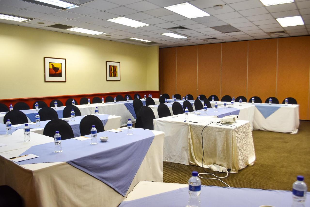 Cresta Botsalo Hotel Palapye Exterior photo